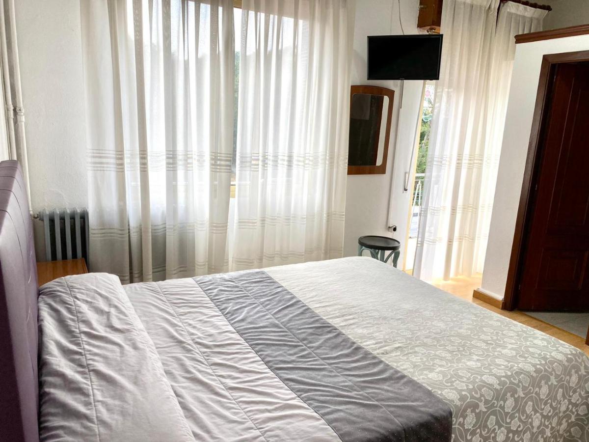 Garden Lodge Hostal Evencio Ribadavia Ngoại thất bức ảnh