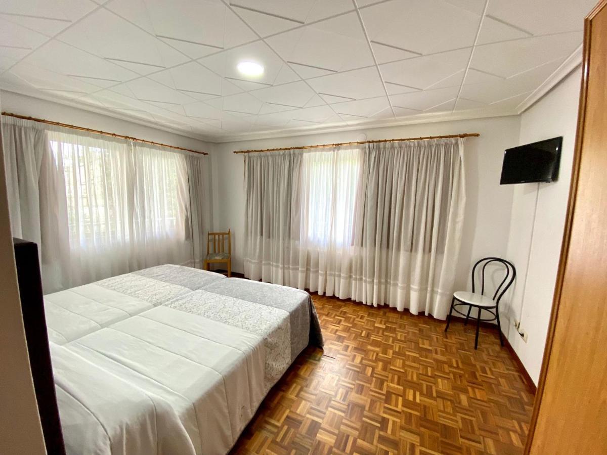 Garden Lodge Hostal Evencio Ribadavia Ngoại thất bức ảnh