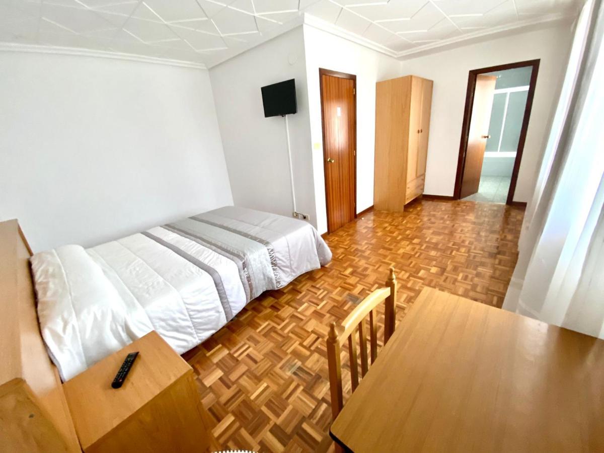 Garden Lodge Hostal Evencio Ribadavia Ngoại thất bức ảnh