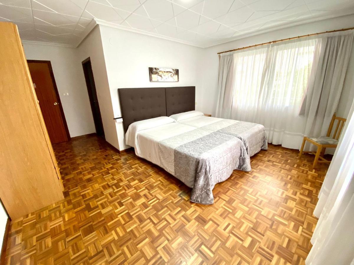 Garden Lodge Hostal Evencio Ribadavia Ngoại thất bức ảnh
