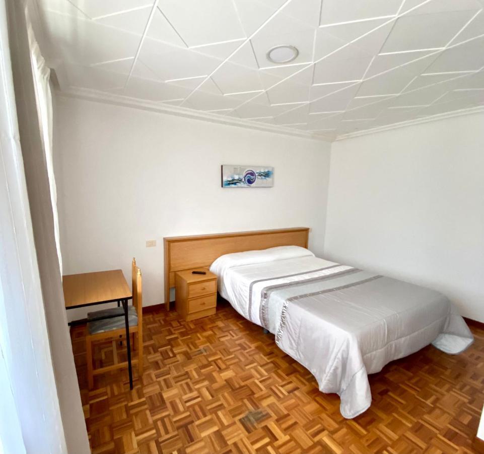 Garden Lodge Hostal Evencio Ribadavia Ngoại thất bức ảnh