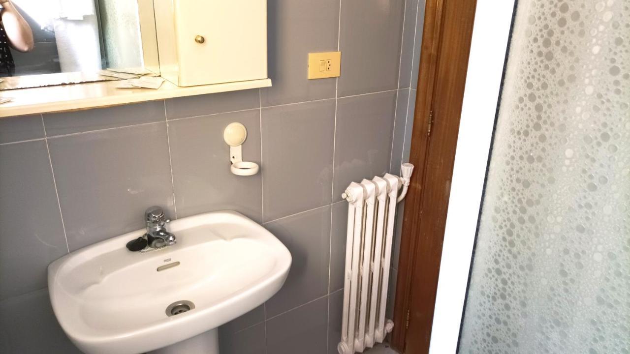 Garden Lodge Hostal Evencio Ribadavia Ngoại thất bức ảnh
