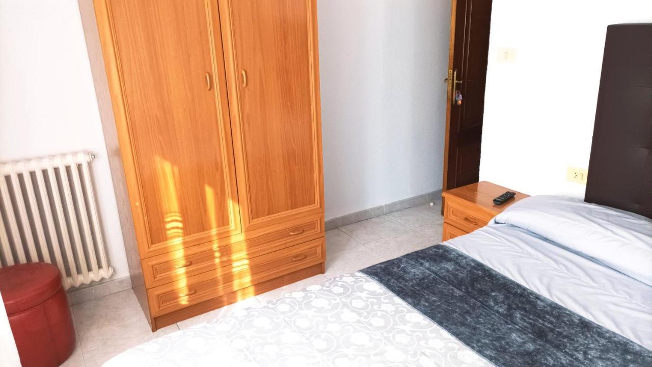 Garden Lodge Hostal Evencio Ribadavia Ngoại thất bức ảnh