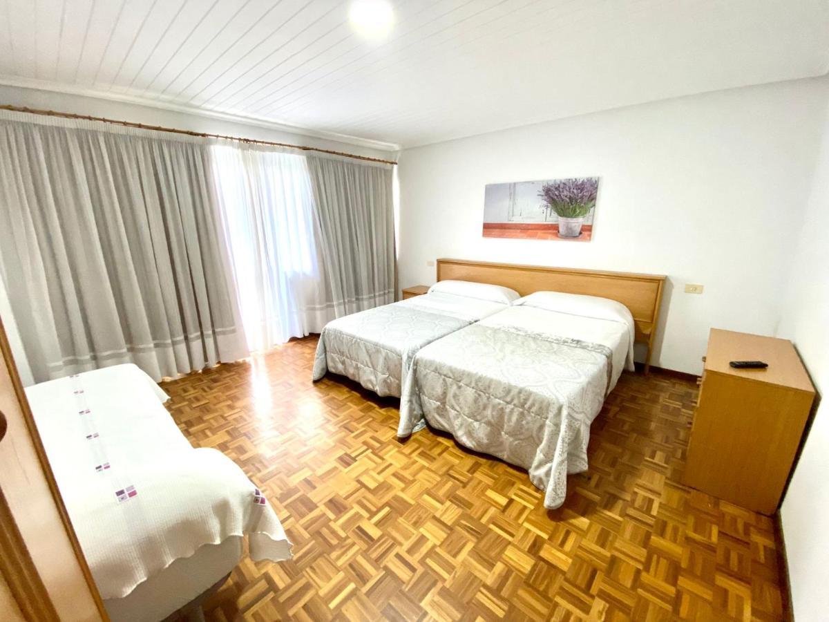 Garden Lodge Hostal Evencio Ribadavia Ngoại thất bức ảnh